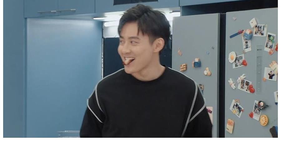 心動的信號|心動的信號4：女2喂男1吃東西，女4也很主動，送男1專屬禮物