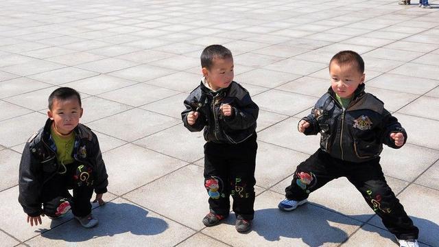 拍手叫好|三胞胎姓“老”,爷爷给孙子们随口取的名字,让全家人拍手叫好