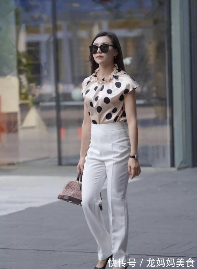 束腰|收起“露脐”穿法,今年讲究拼接搭配,洋气又显高,为何不呢?