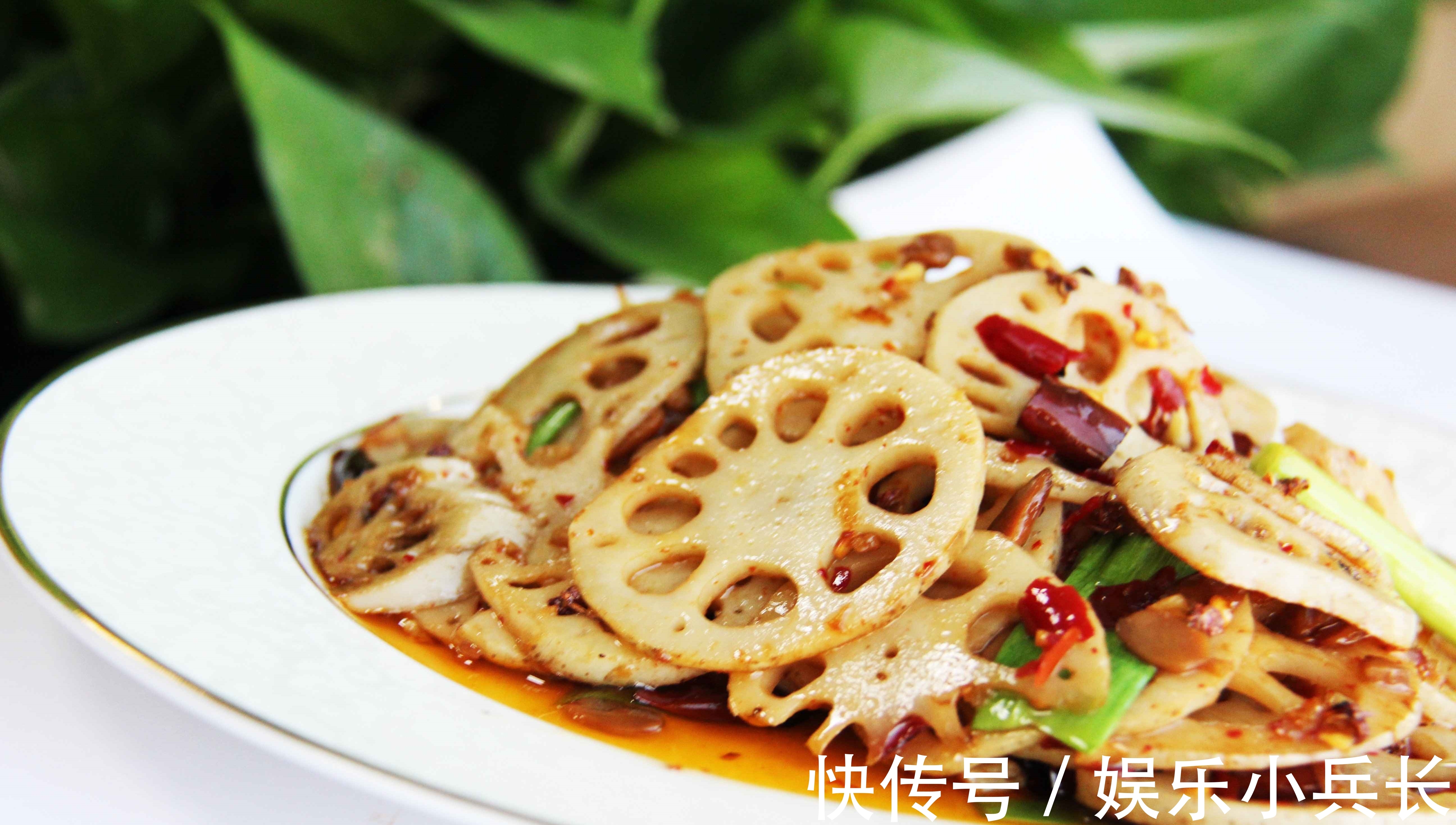 下饭|教你家常美味的腊肠炒藕片，解馋下饭又营养好吃，一大盘都不够吃