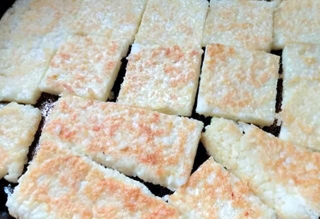 零嘴|电饼铛别烙饼了,教你做1款小零嘴,咸香酥脆小锅巴,省事更省时