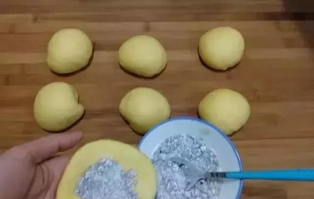 面粉|一碗玉米面，三个鸡蛋，不用烤，不用炸，蓬松柔软，比面包还好吃