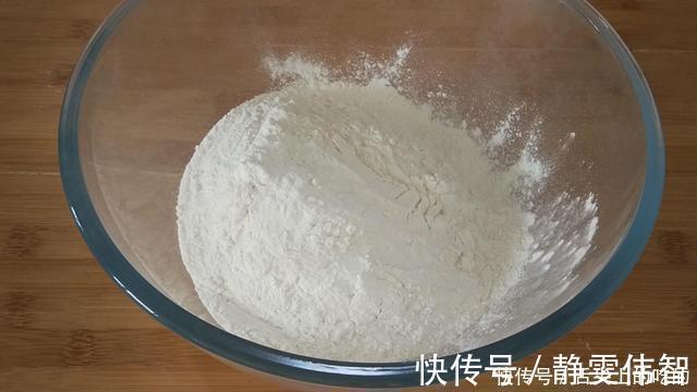 葱花饼这样做太香了，多加1种食材，外酥里软，凉了也不硬，解馋