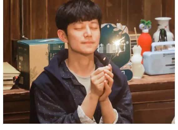 图书馆|不愧有23年主持经验， 彭昱畅差点搞砸仪式，何老师3句话就搞定了