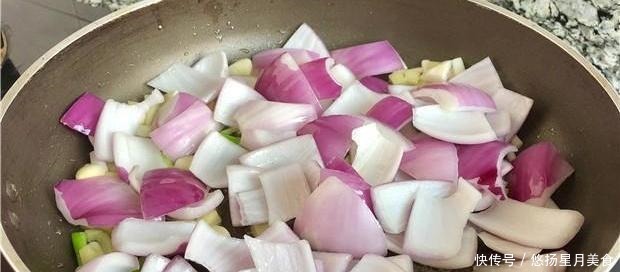 草鱼不要做红烧,淋入一罐啤酒,不加一滴水,出锅汤都喝干净