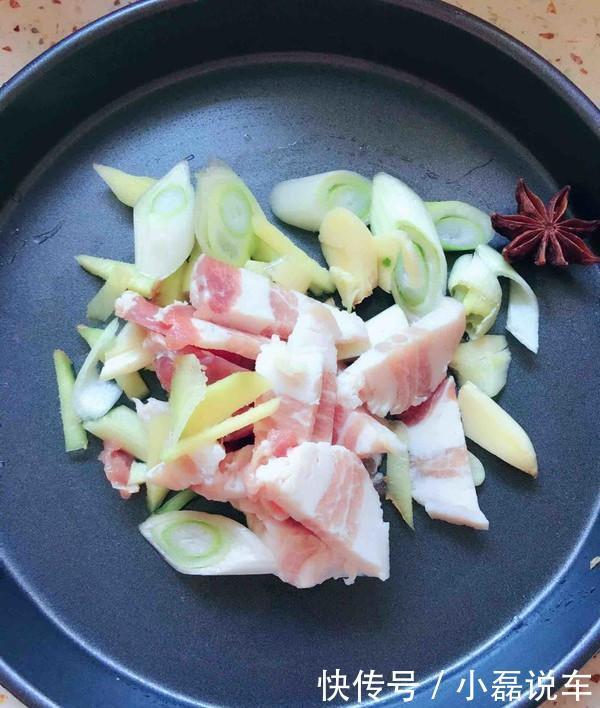 我家|土豆加茄子,学会这样做,再不想吃肉了,我家隔三岔五吃,比肉香