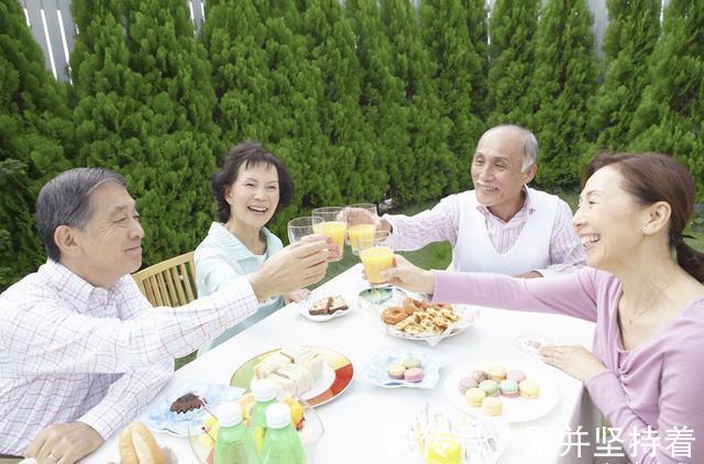 乐天知|人能活多久,民间俗语“人老两年坎”是什么意思?