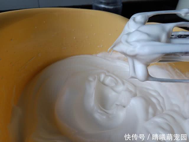 戚风蛋糕|原来酸奶做蛋糕超好吃,比嫩豆腐还嫩,做法太简单