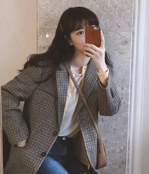 薄呢大衣+衬衫时髦干练，轻松解决“冬日肥”