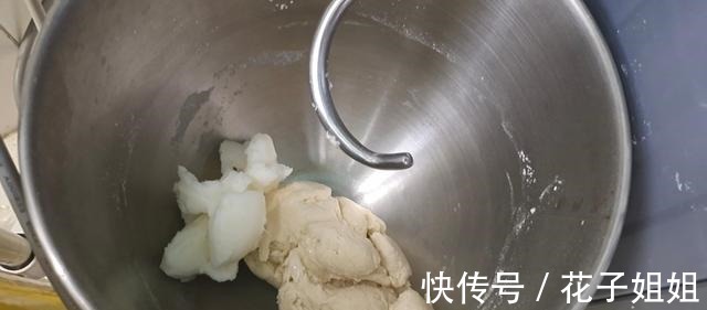 蛋黄酥|自制蛋黄酥的做法,层层酥脆口感好,中秋节送亲友有面子!