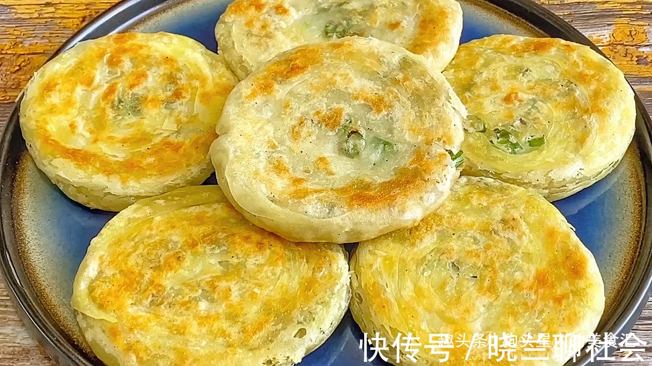 做法|葱油饼家常做法,记住关键3点,做的饼外酥里软,比早餐店的好吃