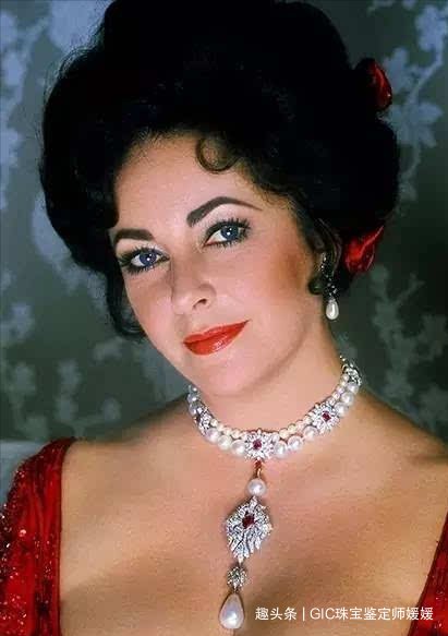 当人类邂逅美丽的珍珠，它耀眼的存在，引发背后无数个传奇的故事