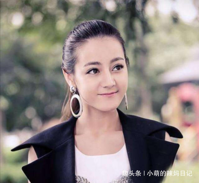 女人不管奔几，扎马尾时少犯这3个''错误''！掉发不说，还显脸大