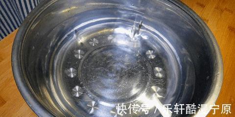 泡软|夏天没胃口试试这一黑一白的凉拌菜,一拌就上桌,家人都说好