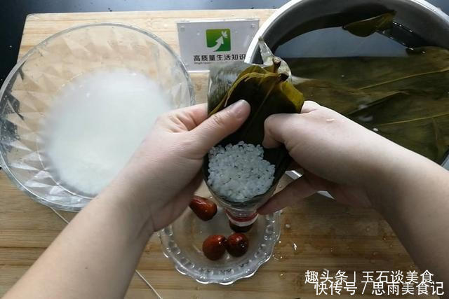 好吃|想吃粽子不用买,用个塑料瓶就能包!不松散不漏米,比买的还好吃