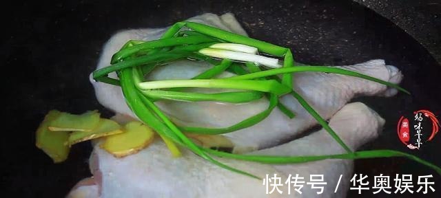 拌凉菜时,最忌直接加生抽,记住“211”,拌什么凉菜都香