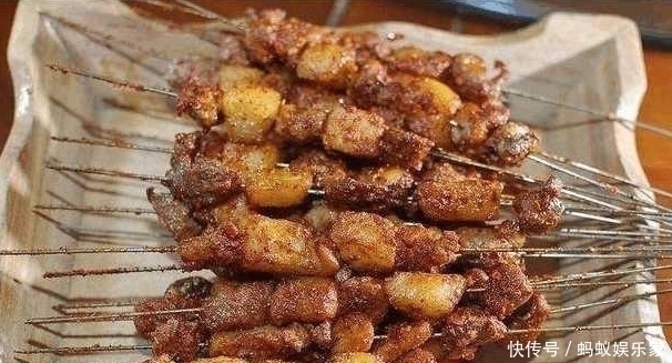 蒙古族人|实拍蒙古族人吃的晚餐，太奢侈太豪华了怪不得一个个那么壮