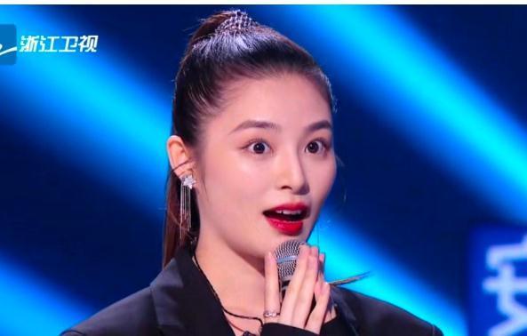 王馨|《好声音》8强出炉张露馨演唱精彩，姚晓棠满票晋级，汪峰竟黑脸