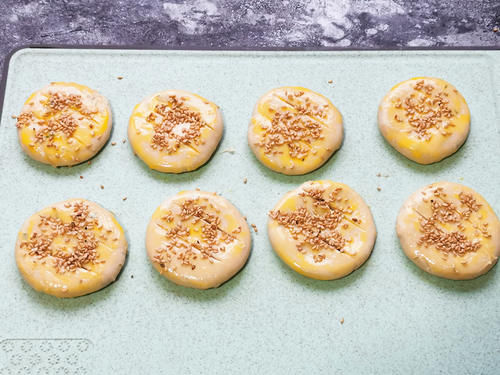  做豆沙饼一点儿不难，1张手抓饼做4个，外焦里嫩口口香甜