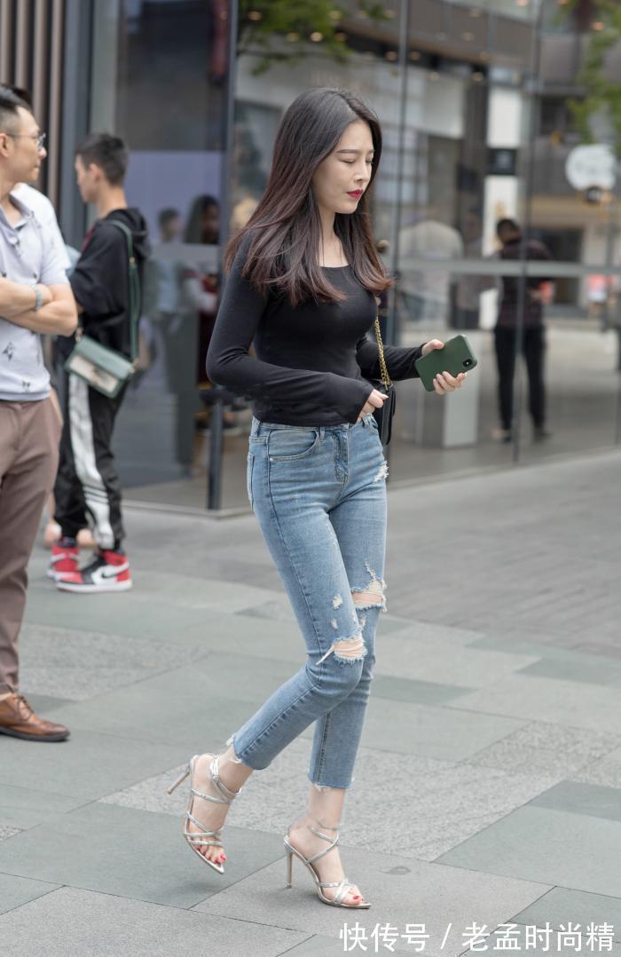 牛仔裤|街拍: 秋天果然跟牛仔裤更搭, 破洞裤纯属娱乐