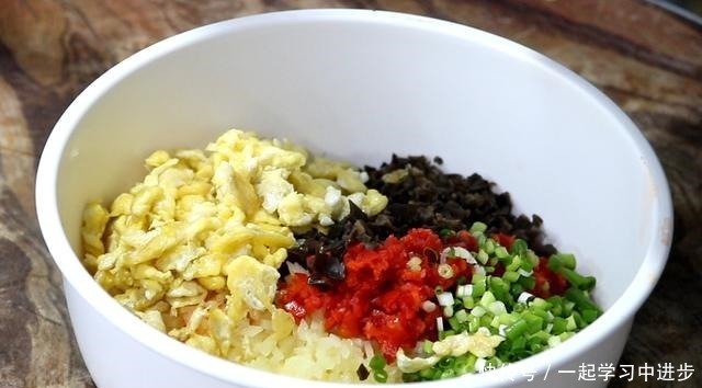 张大磊|土豆不用炒着吃了,大厨教你做家常土豆馅饼,皮薄馅大营养又美味