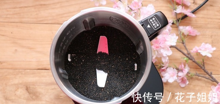 红糖|80岁奶奶常吃黑芝麻,家常做法,营养美味又简单,越吃越精神!