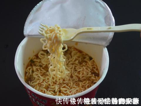 添加剂|以下5种食物,孩子再馋父母最好也别买,医生从不给孩子买来吃