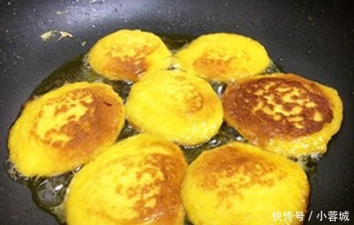 玉米|玉米新吃法,不揉面不擀面,筷子一搅,5分钟就能做好一顿早餐