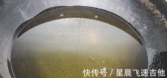 大厨|炸过鱼的油别再倒了，大厨教你处理诀窍，炒啥啥香，没有一点异味！
