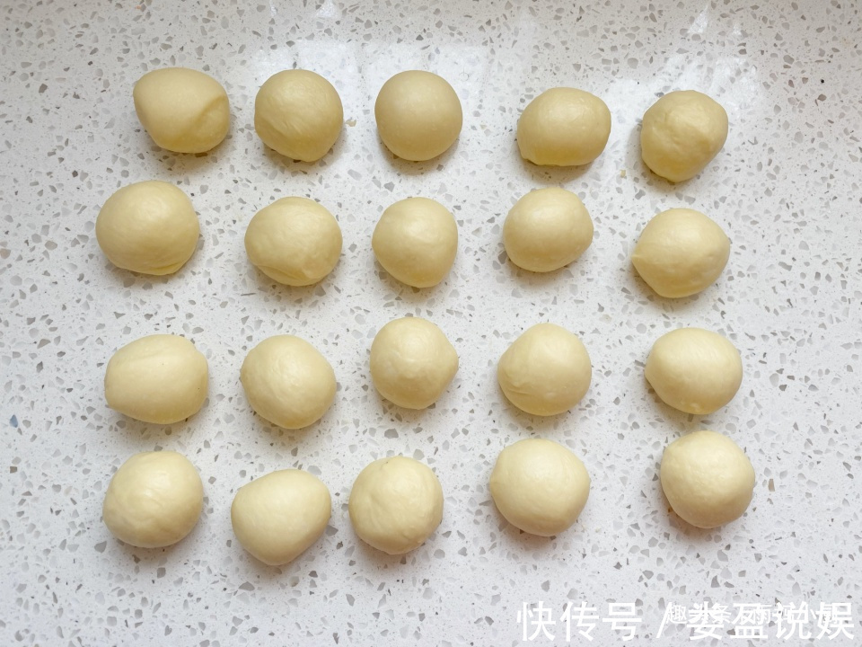 奶香美味的牛角面包，无需手套膜简单容易做，比包子馒头还省事