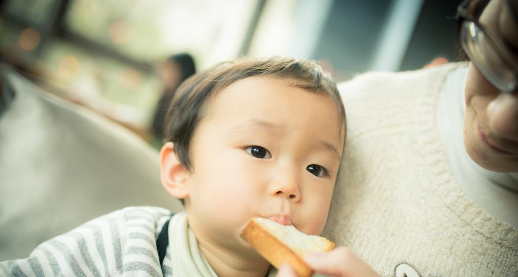 影响|宝宝多大能吃“大人饭”医生这个年龄前别乱喂，影响脾胃健康