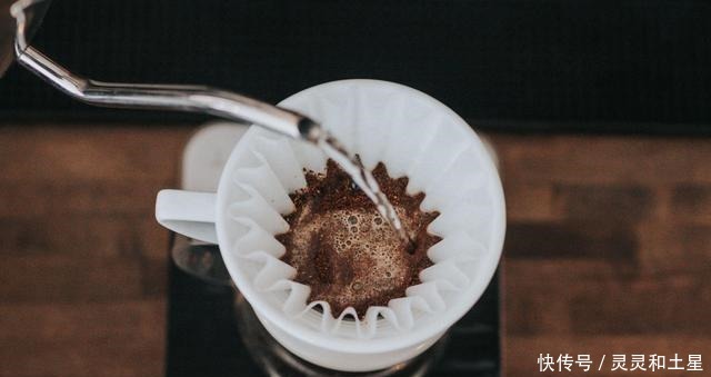 喝咖啡|如果你想喝咖啡,你必须在杯子里加点甜味