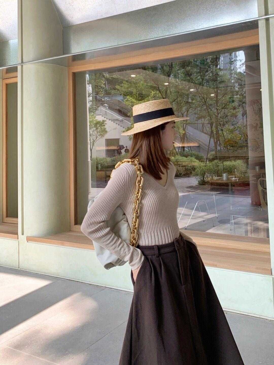 t恤|30+的女生建议多尝试优雅风，针织衫搭配高腰A字半身裙，高级减龄