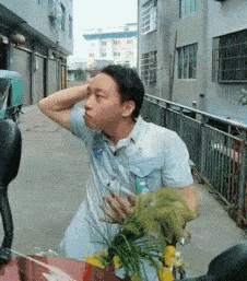 |搞笑GIF段子:美女,你的脸上究竟是涂了多少粉?