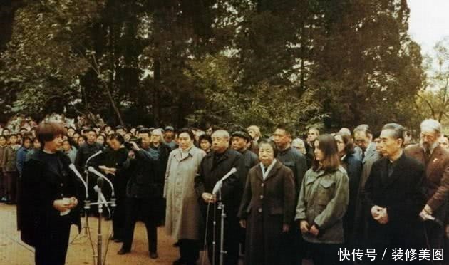 总理|美记与周总理握手后,拿出手帕擦手,随后总理一举动令人兴奋