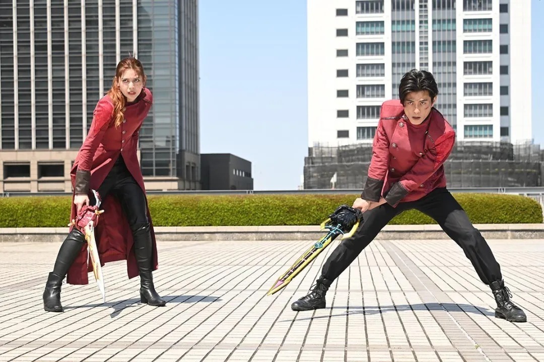 圣刃|《假面骑士圣刃》刃王剑十圣刃登场!