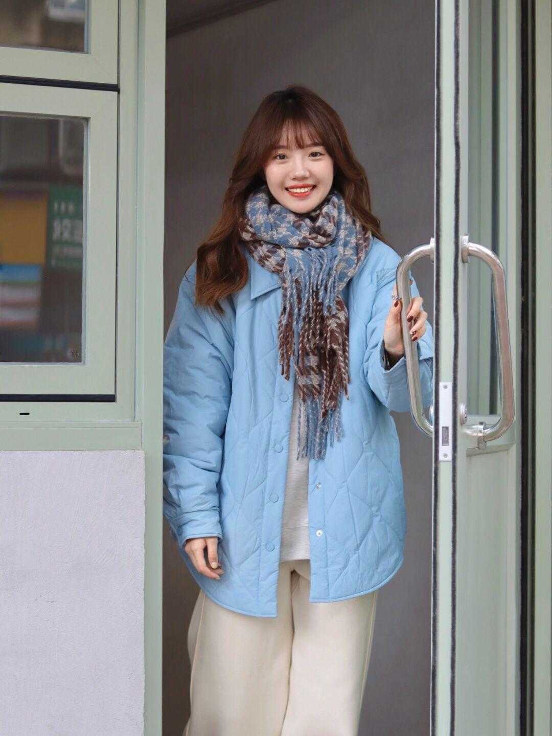 米黄色|别再说冬季单品穿不出减龄效果了!码住这四套造型,唯美又有气质