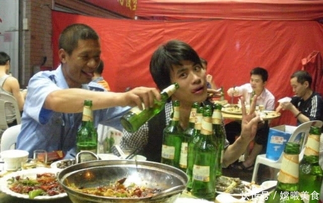 高品质|两块钱一听的啤酒和十块钱一听的有什么区别?酒厂员工:很简单!