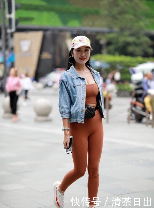 文静|街拍：文静高挑有型的妹子，性感凹凸颜值令人赏心悦目！