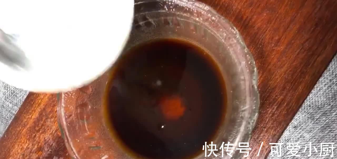 家常版大蒜煎豆腐，料汁鲜浓味美蒜香扑鼻，拿肉都不给换的美味！