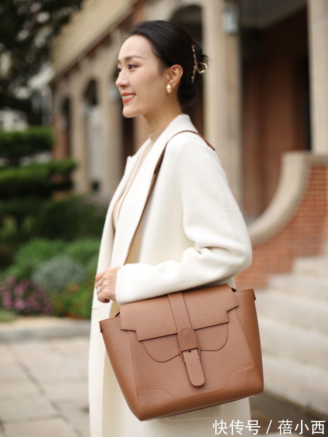 牛角扣 会穿“大衣”的女人更优雅,搭配半身裙真高级、搭配阔腿裤显气质