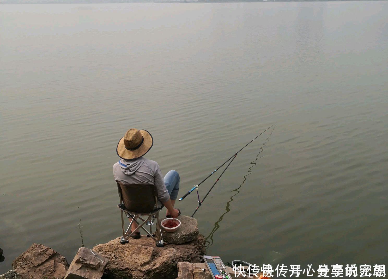 野钓时,钓椅、钓箱、马扎哪个更实用听听老钓友怎么说