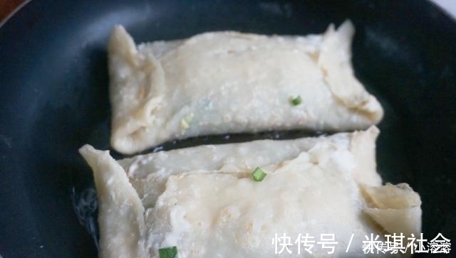 韭菜和它是绝配，不出汤，味更鲜，比韭菜鸡蛋的好吃，还不用活面