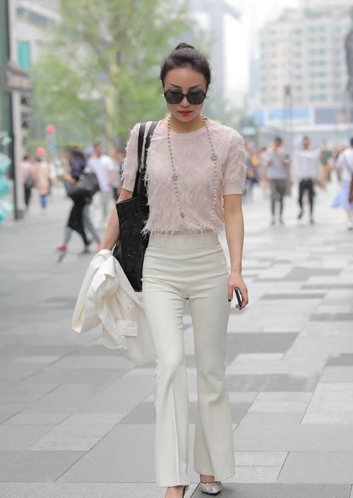  造型|秋天试试喇叭裤，休闲个性，让造型轻松远离路人感