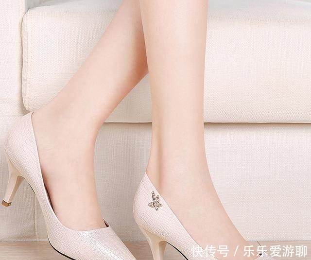 高挑|细跟尖头高跟鞋,随意的搭配让你看起来更加高挑显瘦