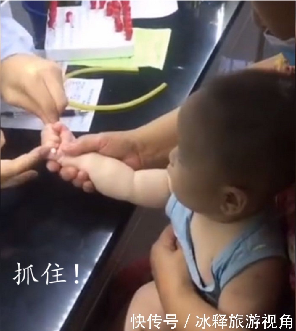 小恶魔|奶奶带宝宝抽血化验,萌娃举动让大人笑翻,命运要掌握在自己手中