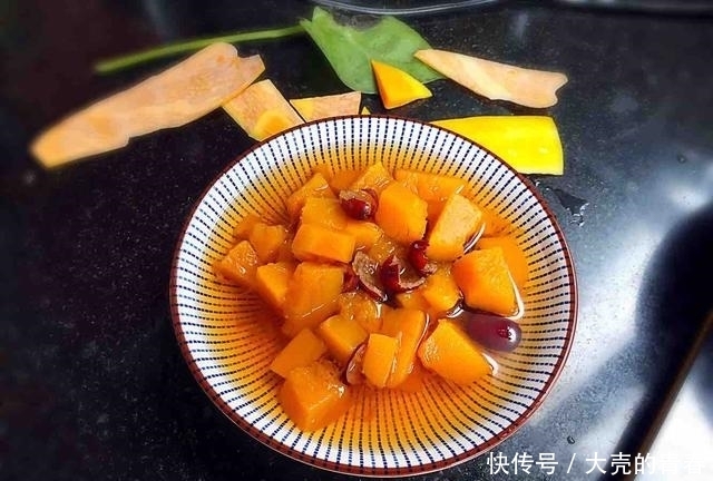 入冬后,女人常喝这碗汤,脸色红润、气色佳,营养媲美阿胶!