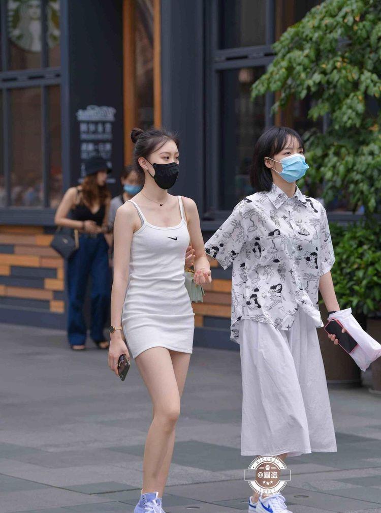 腰部|随便穿搭的连衣裙展现时尚风情,简单的风格轻松大方,漂亮迷人