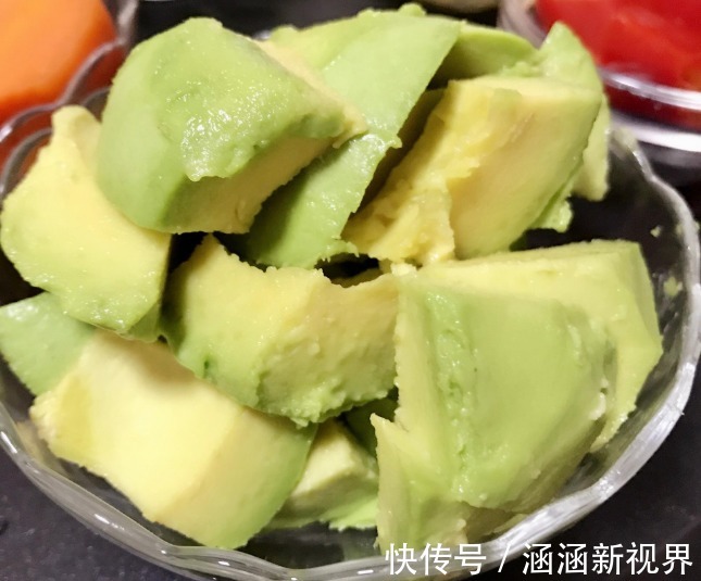 怀孕期|在怀孕期,有4种食物孕妈要常买来吃,能减轻孕吐,有益宝宝视力