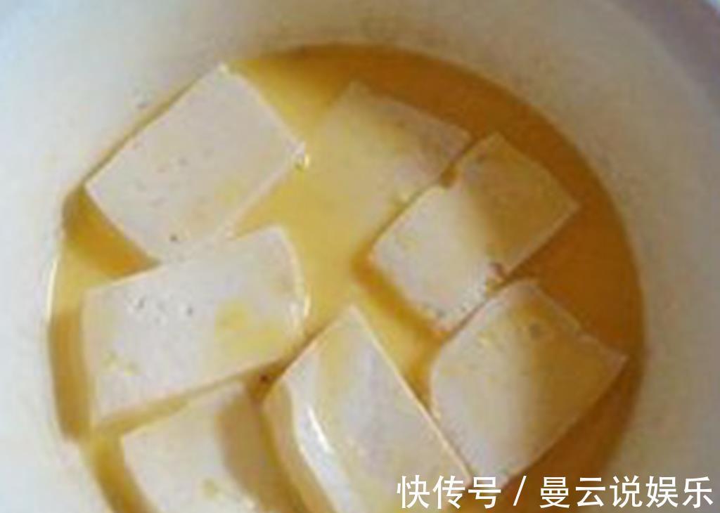 煎豆腐时，不要再直接下油锅，记住这一招，又香又脆，关键不粘锅